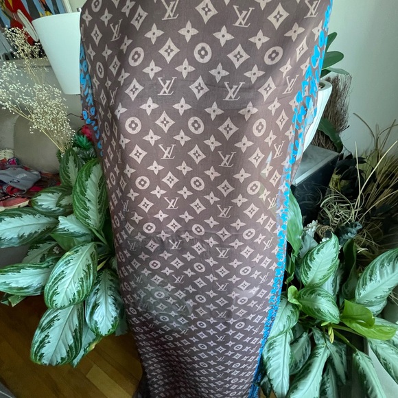 Louis Vuitton Monogram Graffiti Wrap/Shawl Scarf. - Picture 14 of 15